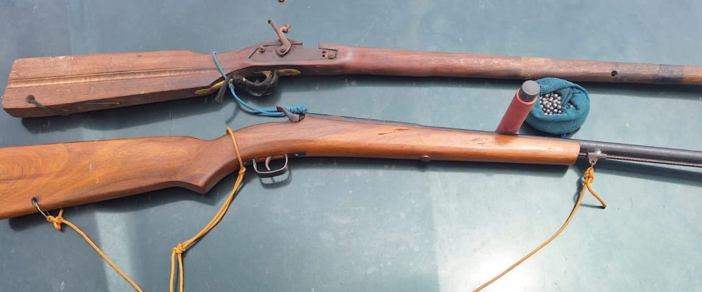 Polícia Militar cumpre mandado de busca e apreende duas armas de fogo na zona rural de São João do Sóter