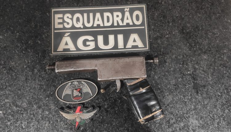 Polícia Militar recupera motocicleta roubada e prende dupla com arma de fogo em Balsas