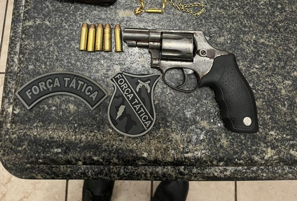 FORÇA TÁTICA DE PEDREIRAS REALIZA PRISÃO DE HOMEM POR EMBRIAGUEZ AO VOLANTE E APREENDE ARMA DE FOGO