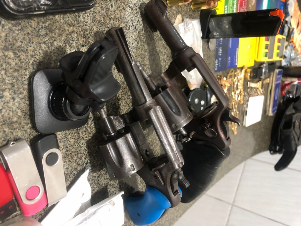 Polícia Militar apreende armas de fogo e prende suspeitos de roubo a estabelecimento em Chapadinha MA