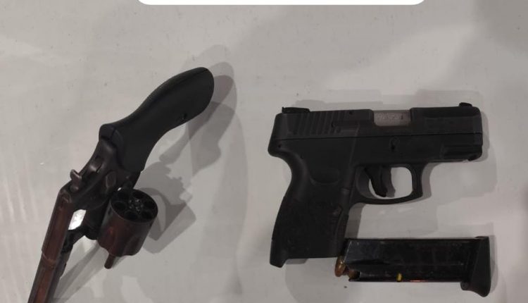 Polícia Militar prende quatro suspeitos por duplo homicídio e com eles apreende duas armas de fogo, em Governador Edson Lobão