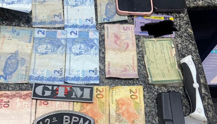 Policiais militares do 42º BPM conduzem suspeitos de roubo a coletivo e recuperam pertences das vítimas
