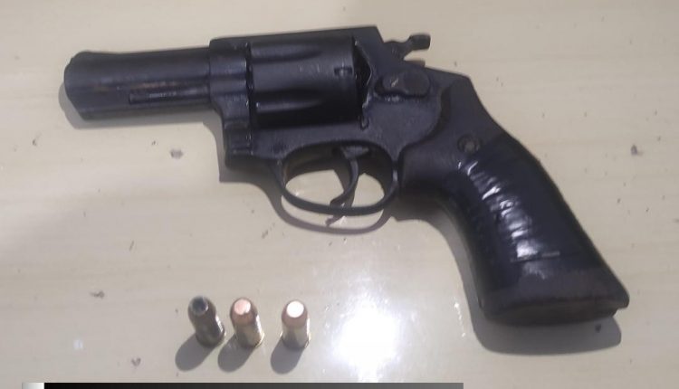 Polícia militar prende homem por porte ilegal de arma de fogo e invasão de domicílio em São Luís