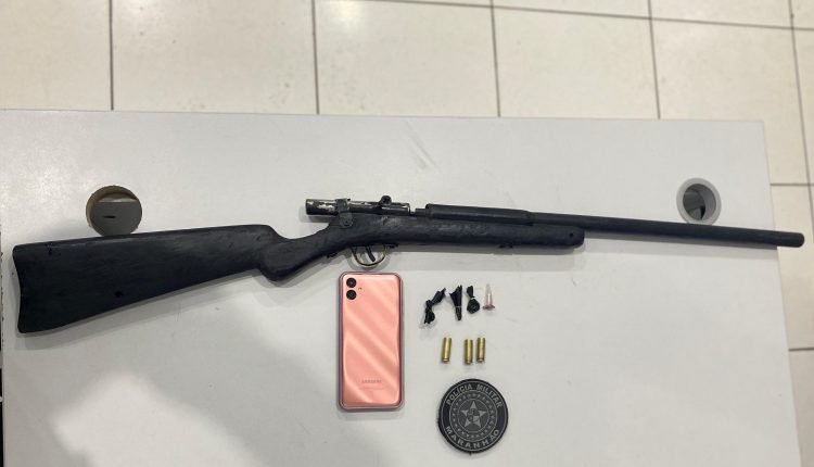 Polícia Militar prende dupla com arma de fogo no Bairro da Cidade Olímpica
