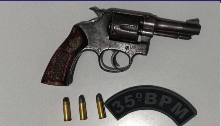 Dois indivíduos presos após abordagem em barreira policial na entrada de Paraibano