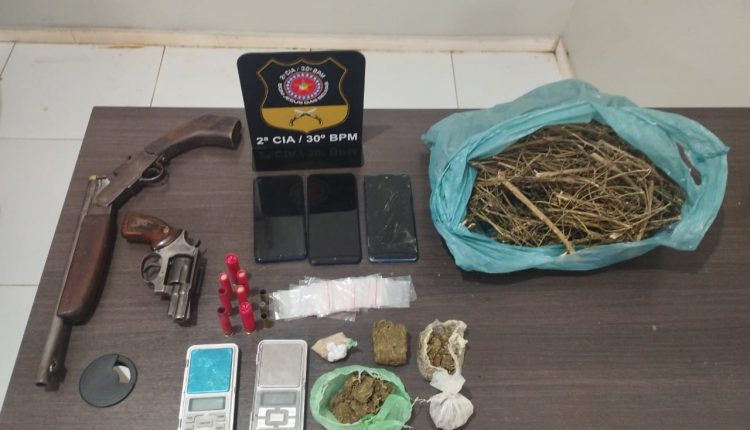 Polícia Militar reage a ataque durante velório e apreende armas e drogas em Bom Jesus das Selvas