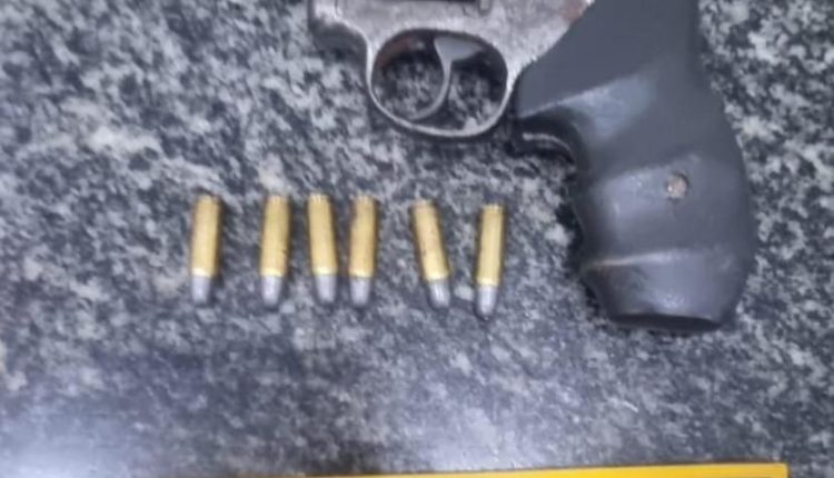 Polícia Militar apreende arma de fogo durante abordagem na MA-106, no Povoado Três Marias, em Pinheiro