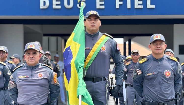 SOLENIDADE MILITAR MARCA COMEMORAÇÃO DO DIA DA BANDEIRA NACIONAL